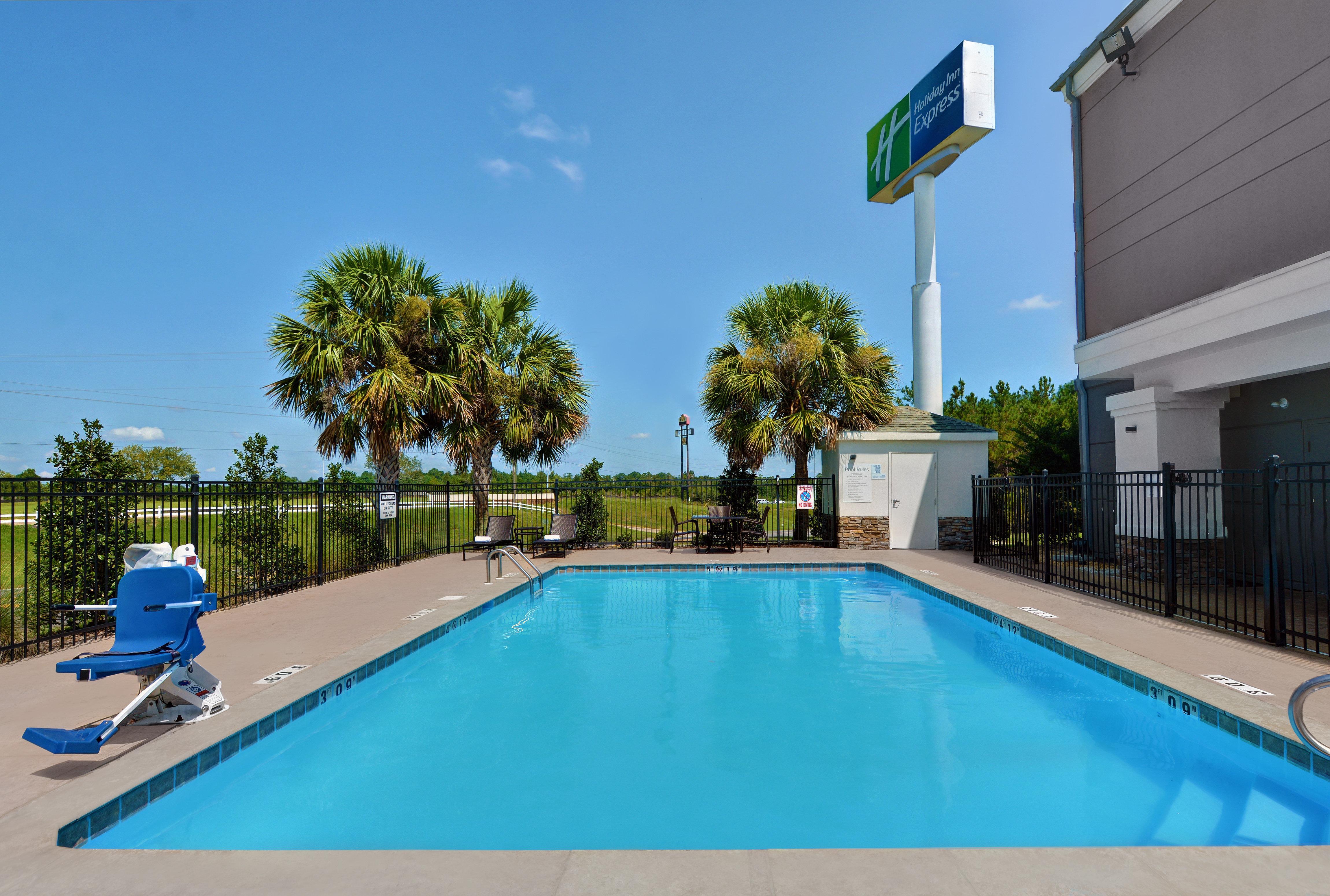 Holiday Inn Express Atmore By Ihg Bagian luar foto