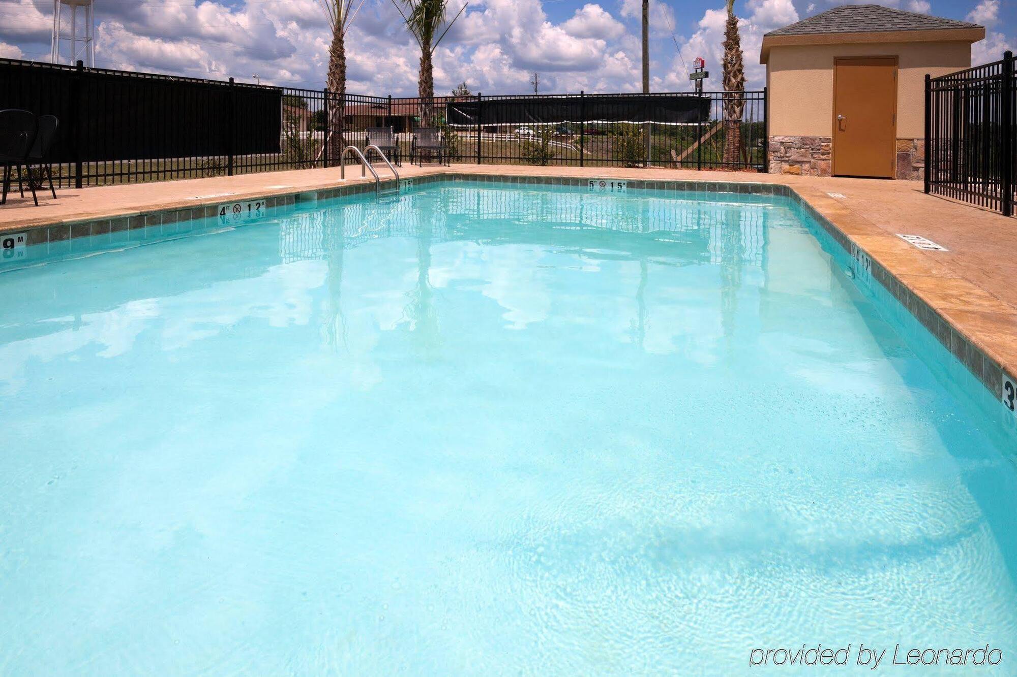 Holiday Inn Express Atmore By Ihg Bagian luar foto